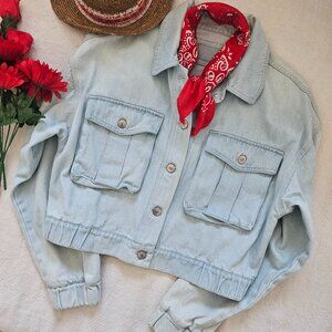 Forever 21 Cropped Light Wash Denim Jacket Boxy Fit NWOT Size M